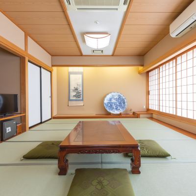 Mountain Side Japanese-Style Room 14 Tatami 白川鄉之湯優惠