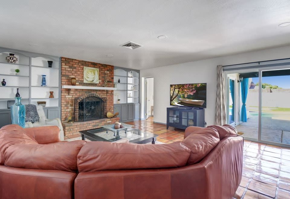 Luxurious Pool And Hot Tub Oasis-Stunning Private Retreat