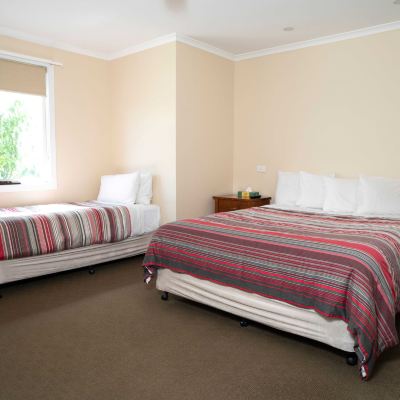 Three-Bedroom Townhouse Grand Manor Motor Inn Promo Code