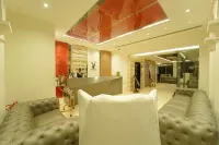 Yuvraj Le: Royale