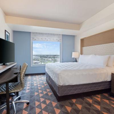 高樓層兩卧室套房，配1張特大床和2張雙人床 奧蘭多環球影城正門假日酒店優惠