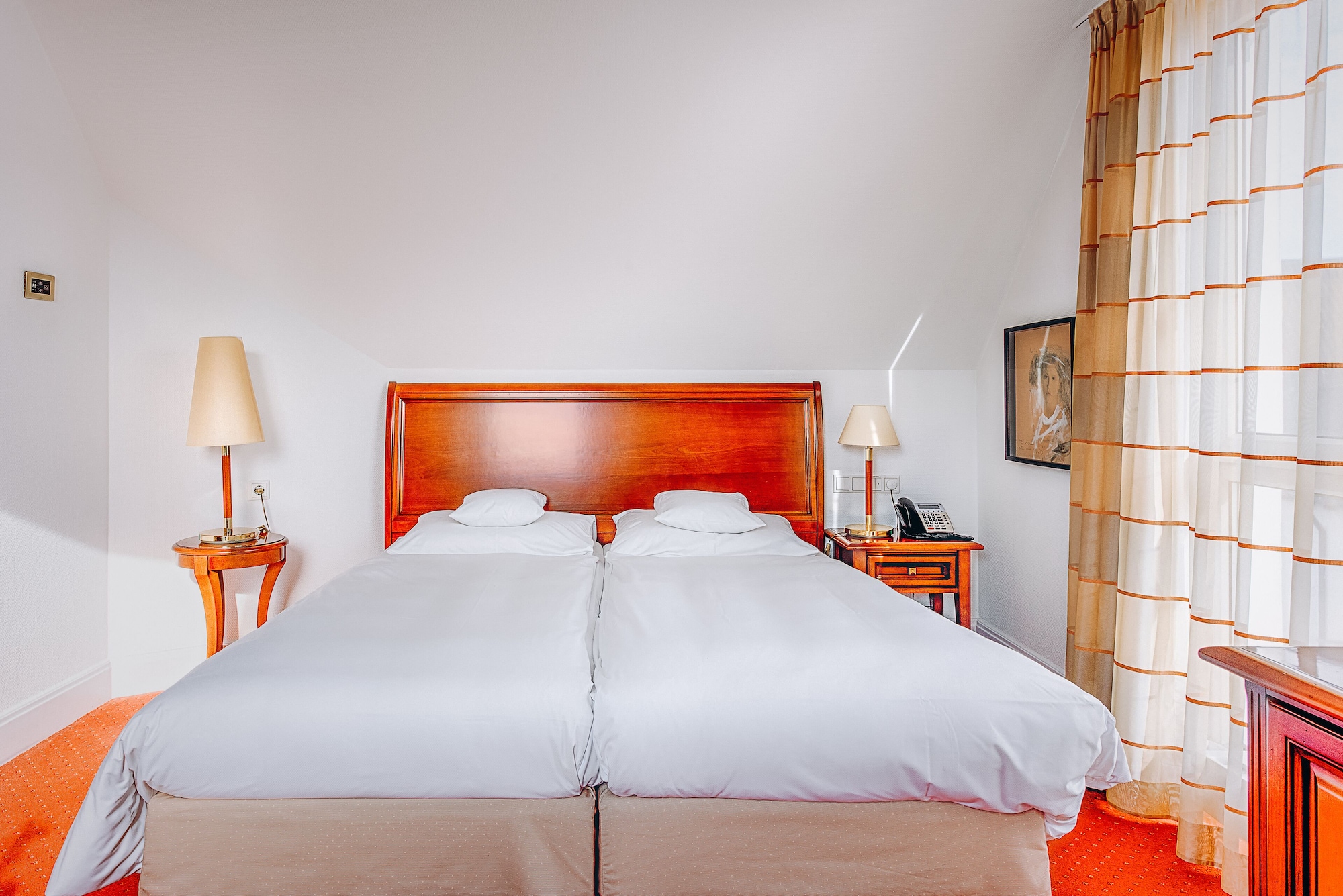 标准双人房（带独立浴室）