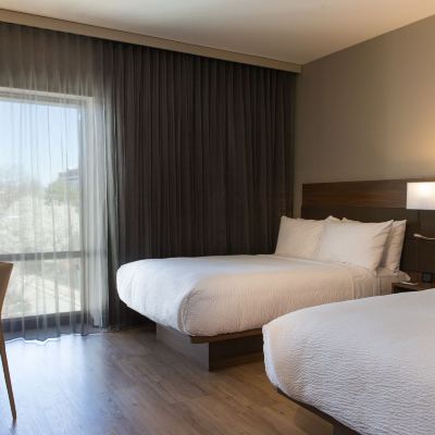 帶2張雙人床和無障礙淋浴的行動無障礙客房 堪薩斯城廣場萬豪 AC 酒店優惠