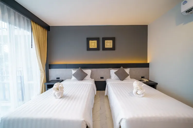 ห้องดีลักซ์เตียงแฝดพร้อมวิวสระว่ายน้ำ