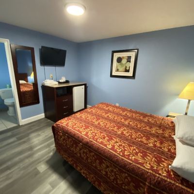 Queen Room - Non-Smoking Red Carpet Inn & Suites Wrightstown Promo Code