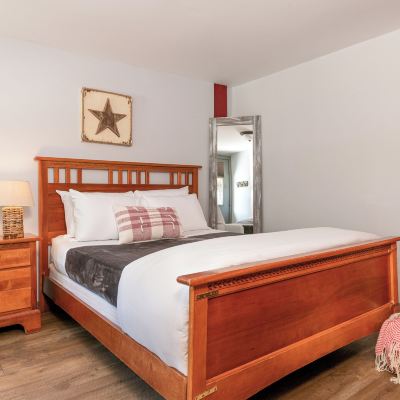 Queen Room 16 Warren Lodge Promo Code