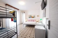 Le Petit Hotel