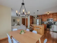 Breezy Hills - Unit 2; Lake Bemidji, King Bed, Kayaks, PB Trail Private Access Hotels in Bemidji