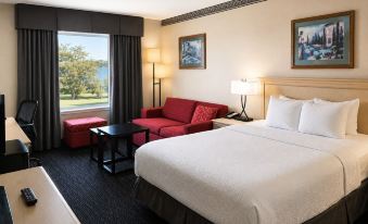 Ramada by Wyndham Trenton - Housity