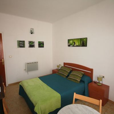Double Room with Shared Bathroom Hostal Juventus Promo Code