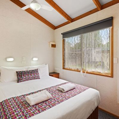 Superior 2 Bedroom Cabin - Sleeps 5