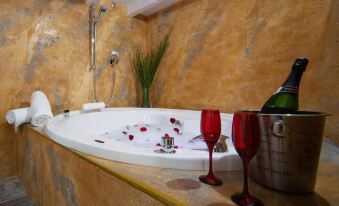 Navona Rooms with Hot Tub
