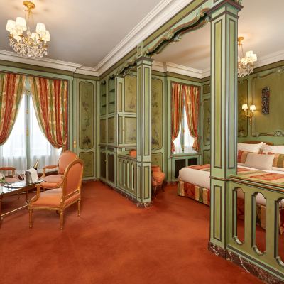 Deluxe Junior Suite Hôtel Raphael Promo Code
