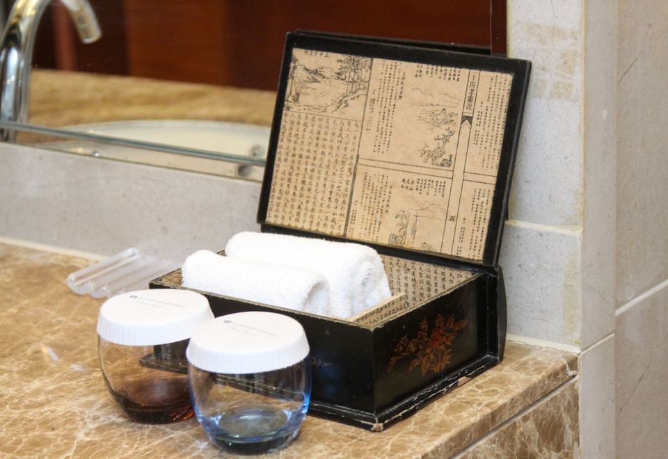 行政湖景大床房