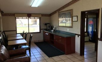 Travelodge by Wyndham Monroe - Housity