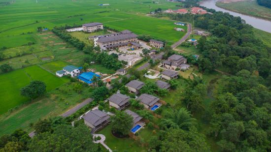 รีสอร์ตโซลทีเวสเทนด์ชิตวัน