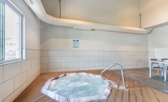 Best Western Plus University Park Inn & Suites - Housity