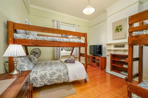 Armadale House - Kingscote Holiday Home