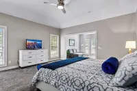Book Golf with us! Luxury Emerson Cottage at Pinehurst No. 6 with Pool Table