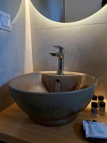 带山景的双人间