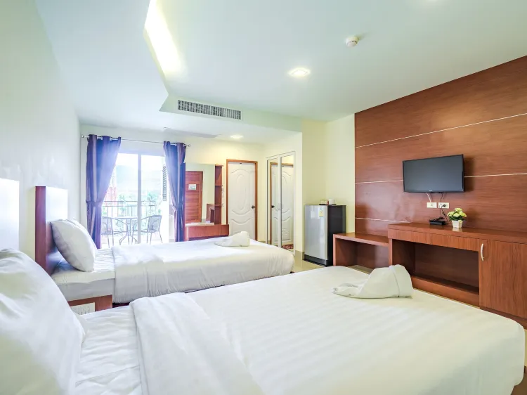 ห้องแฝดซูเปอร์เนียร์ด้านสระว่ายน้ำ