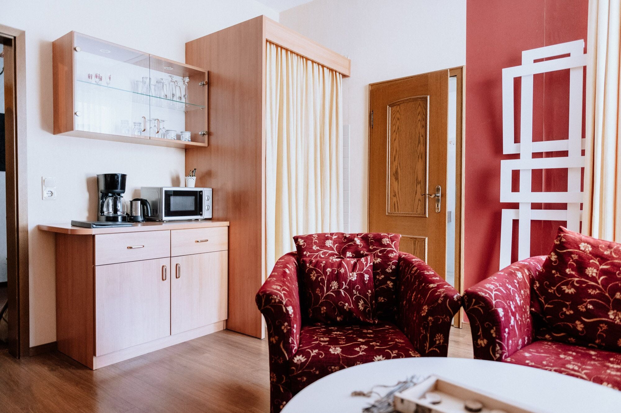 家庭公寓， 1 张特大床和 1 张梳化床