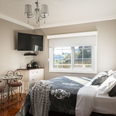Deluxe Double Room, 1 King Bed, Non Smoking, City View Noah's Promo Code