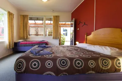 Sequoia Lodge Backpackers Hotele w: 