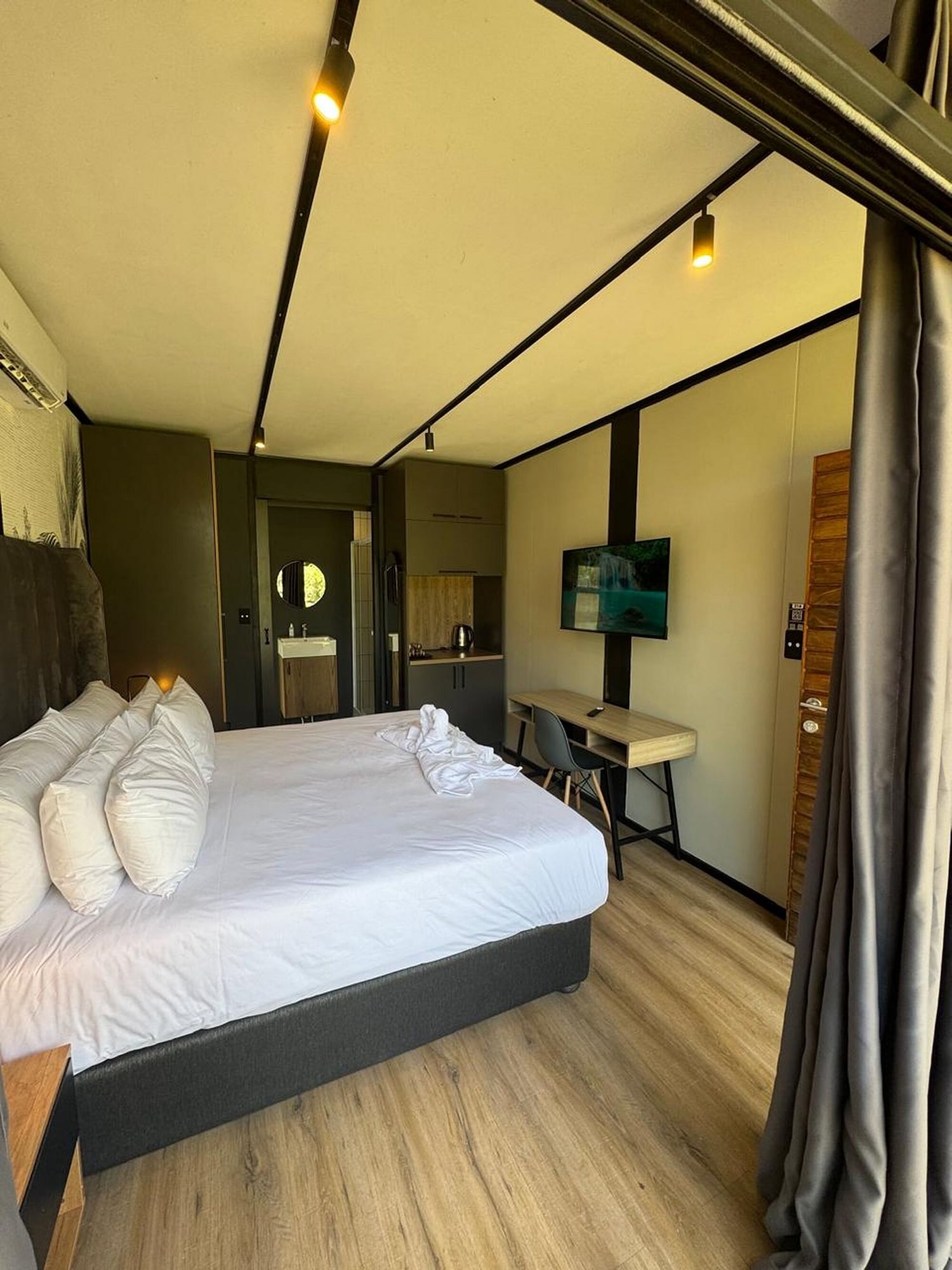 豪华双床房， 2 张单人床