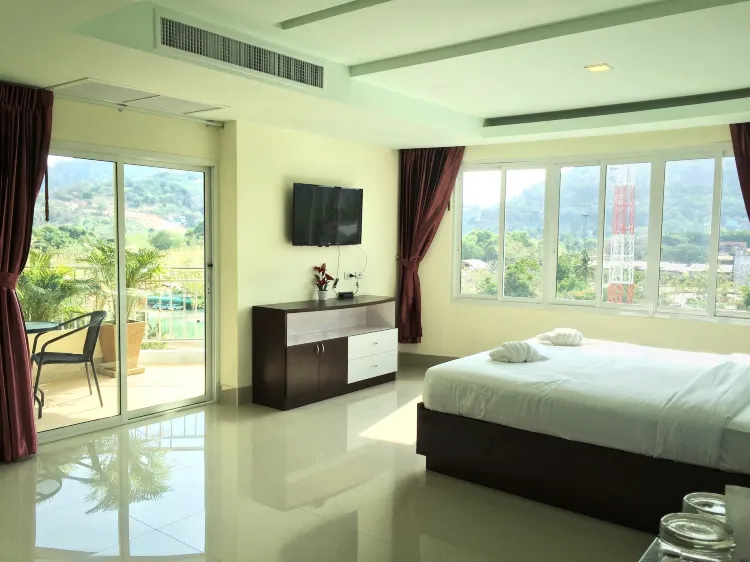 ห้องดีลักซ์ พร้อมวิวสระว่ายน้ำ