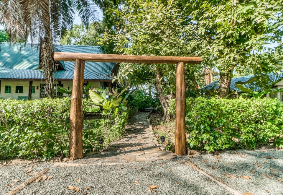 Hotel Tropical Beachfront Hacienda w/ lanai - steps from Pacific beach, Exterior, Garden