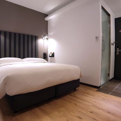 商務雙人房 河堤漫旅-高雄站前館優惠