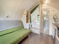Cabin by the Lake near Historic Bristol Lodge 住宿飯店