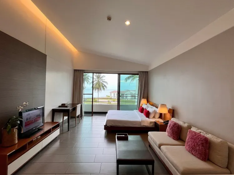 สตูดิโอคลาสสิกพร้อมระเบียง วิวทะเลบางส่วน