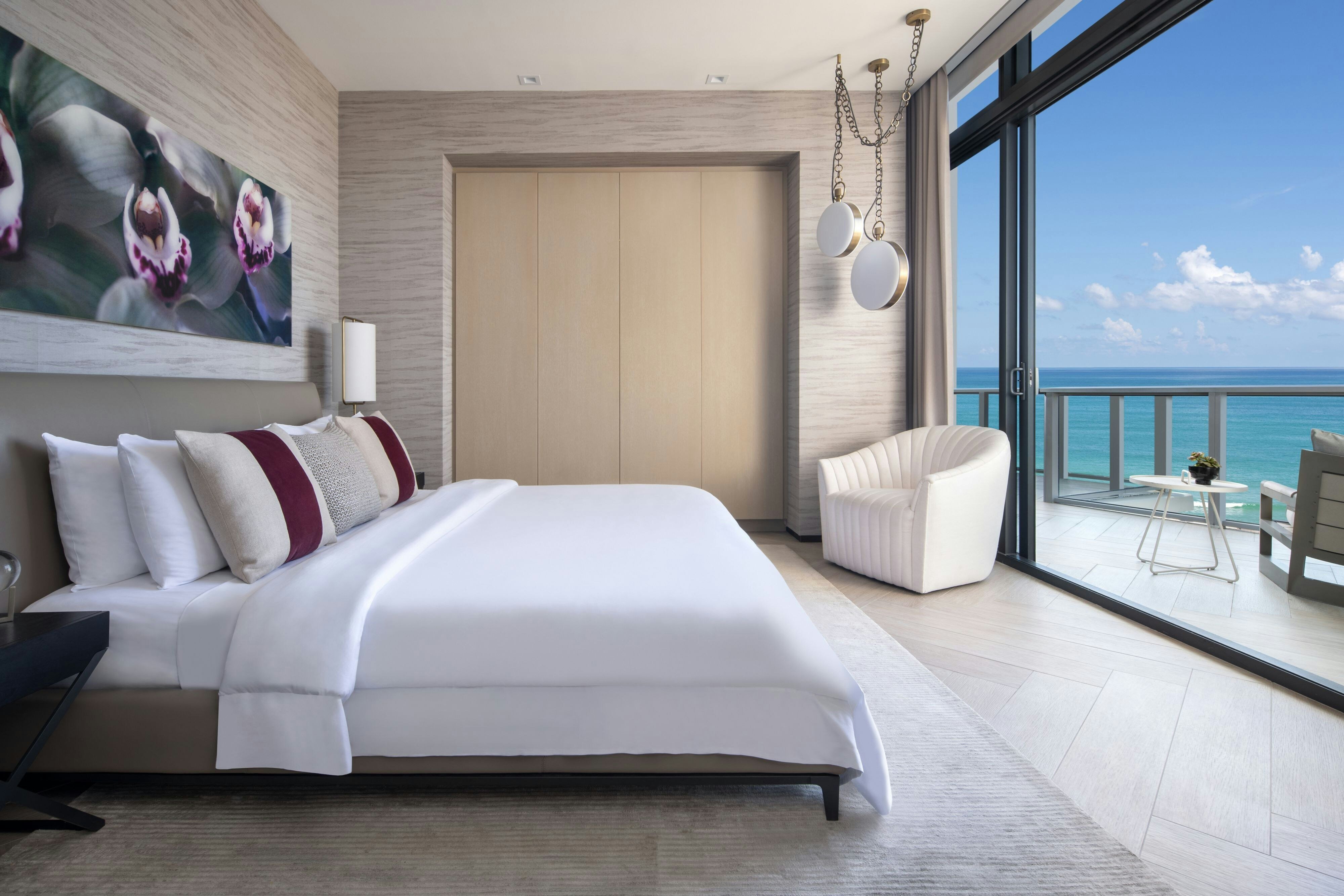 顶层1，三卧室错层套房，屋顶泳池景