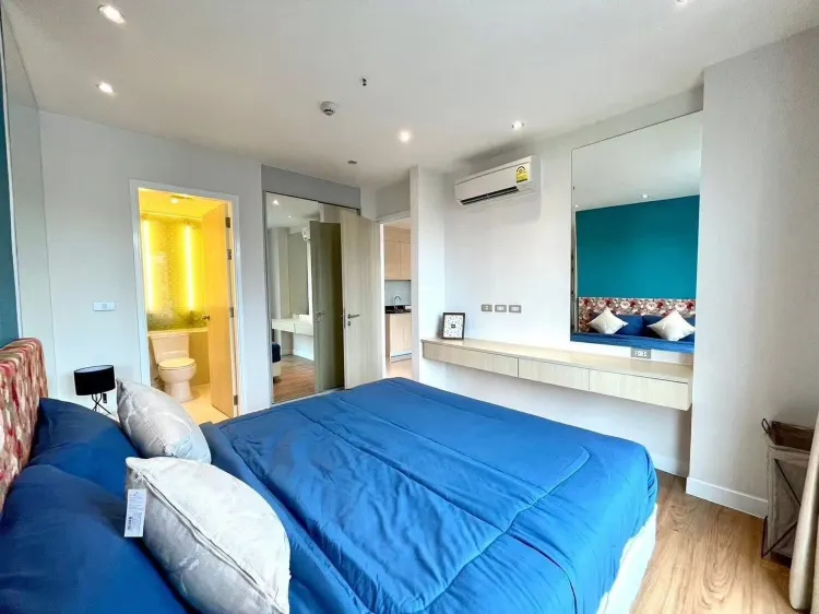 อพาร์ทเมนต์พื้นฐานพร้อมวิวสระว่ายน้ำ