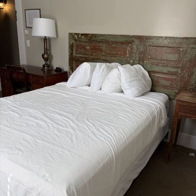 Double Room, Ensuite (Queen Guest Room) William Watson Hotel Promo Code