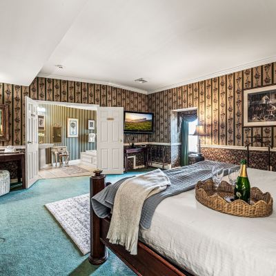 Premium King Suite with Jetted Tub Waynebrook Inn Promo Code