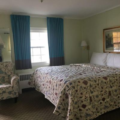Economy Room, 1 King Bed, Kitchenette, Mountain View Roseloe Motel Promo Code
