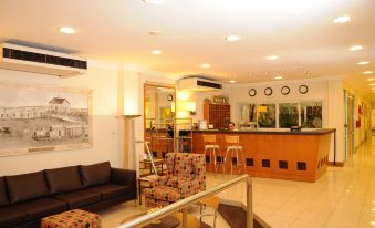 Parra Hotel & Suites