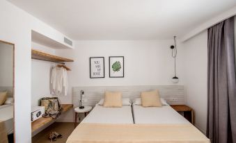 Apartamentos Es Pujols - Emar Hotels