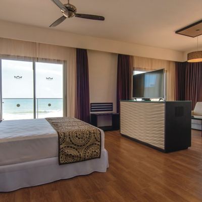 Suite, 1 King Bed, Jetted Tub, Sea View (GEN)