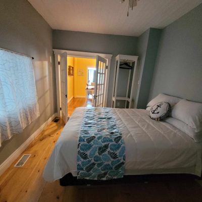 Standard Apartment, 1 Queen Bed with Sofa Bed, Accessible, Fireplace (Stateroom 10 by Canalside Inn)