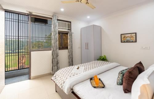 Homlee-Vintage 2BHK-Fort View-Bharat Mandapam-Ndls Two-Bedroom Apartment