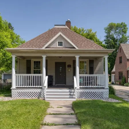 ♥ Cozy historic 3BR w/ bridge view! Sleeps 7 ♥