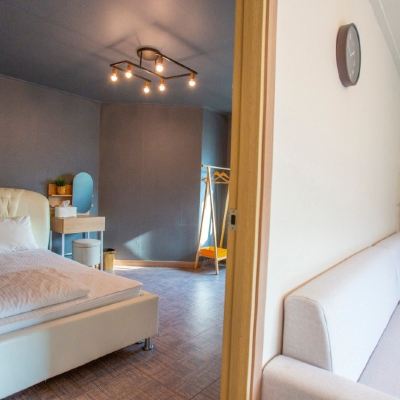 Room 101 / Kitchen + Living Room / 2 Rooms / 1 Bathroom 로망펜션 가평 쿠폰