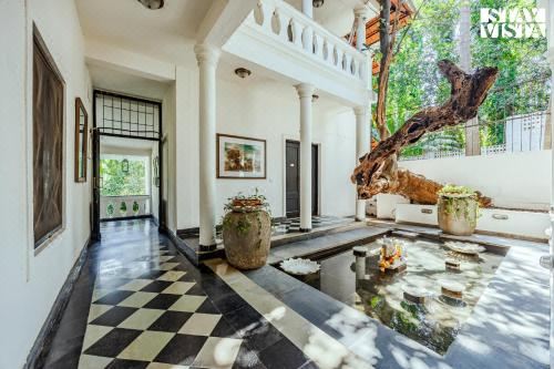 带私人泳池的五卧别墅