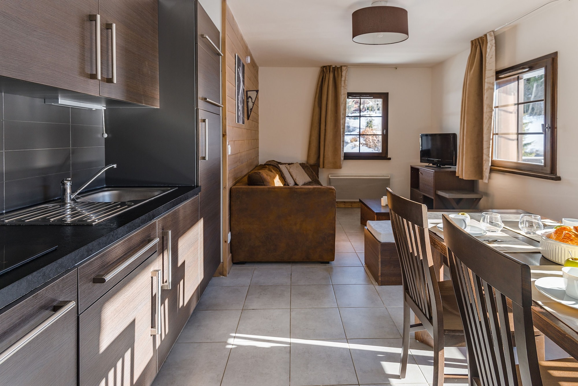 带壁龛的两卧室公寓