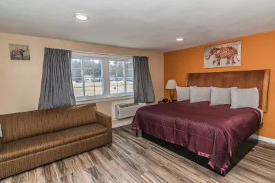 Howard Johnson by Wyndham Acton Hotels in 