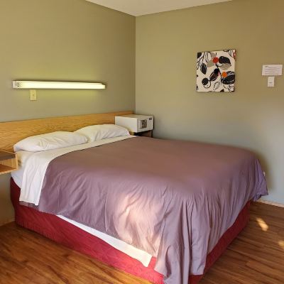 Single Queen Room Stars Inn & Suites Building B Promo Code